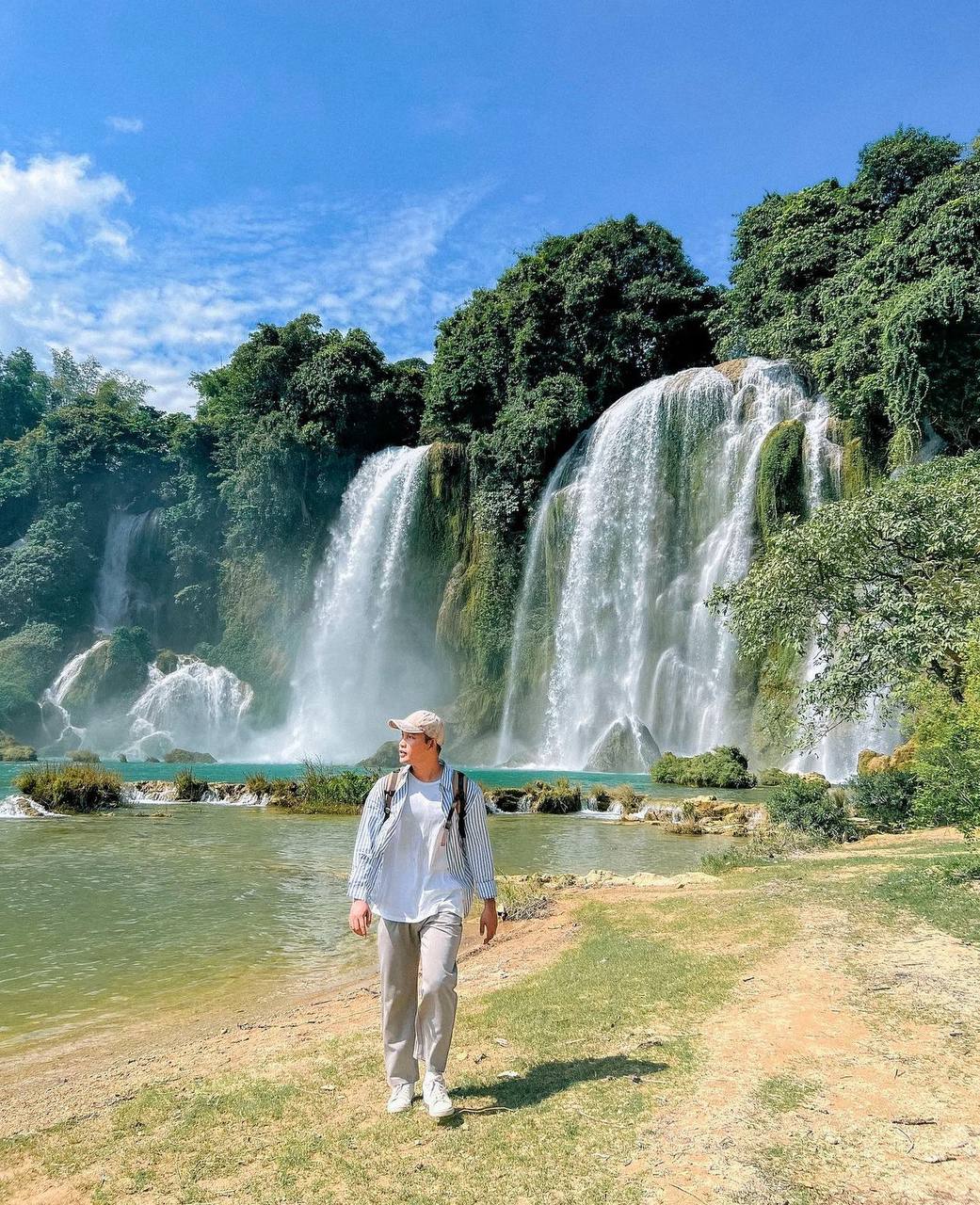 Dù ngập trong mưa lũ nhưng “thác nước đẹp nhất thế giới” tại Việt Nam vẫn đông đúc khách đặt tour- Ảnh 2.