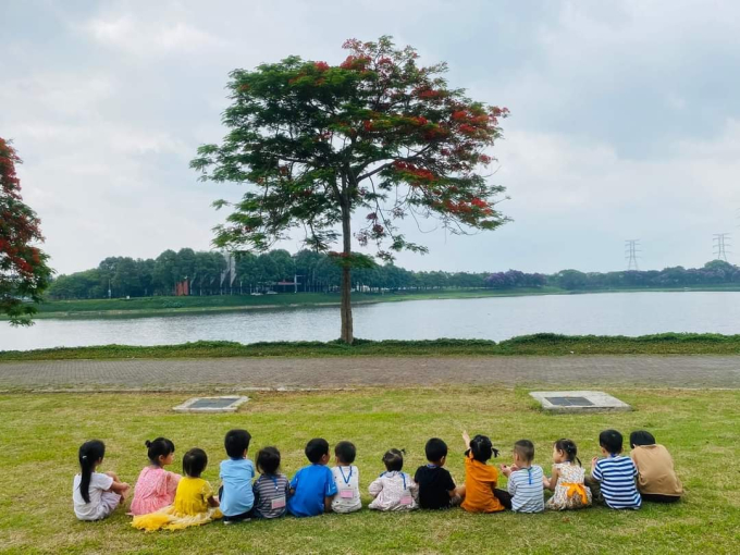 Có 1 ngôi trường mầm non "kỳ lạ" ở Hà Nội: Học sinh tha hồ mộng mơ, rong chơi, các cô giáo cũng như những... đứa trẻ chưa lớn- Ảnh 10.