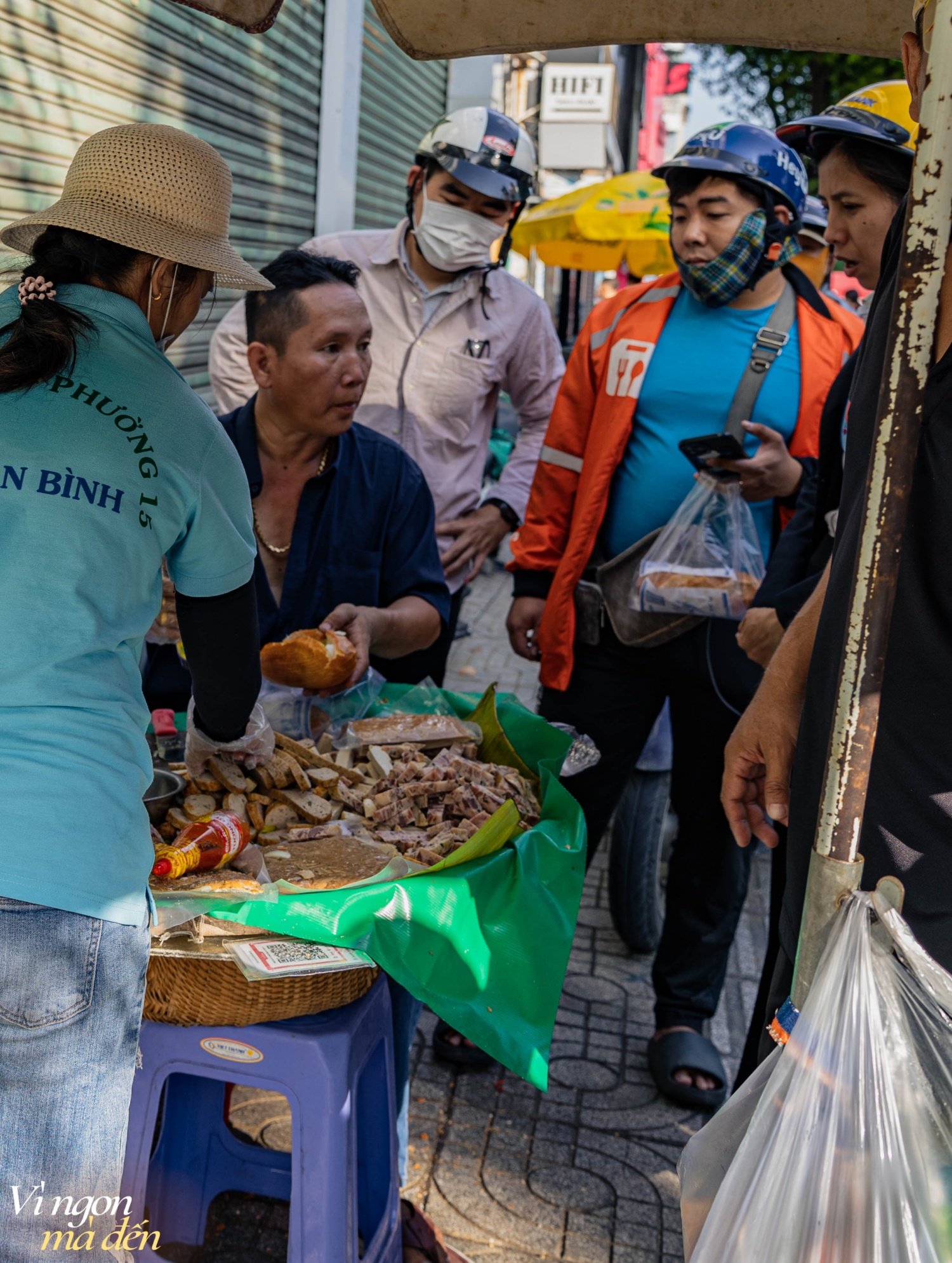 Tiệm bánh mì hơn 70 năm tuổi gắn liền với tuổi thơ của nhiều người Sài Gòn: Từng xác lập Kỷ lục Việt Nam, mỗi sáng nhẹ nhàng bán 500 ổ- Ảnh 23.