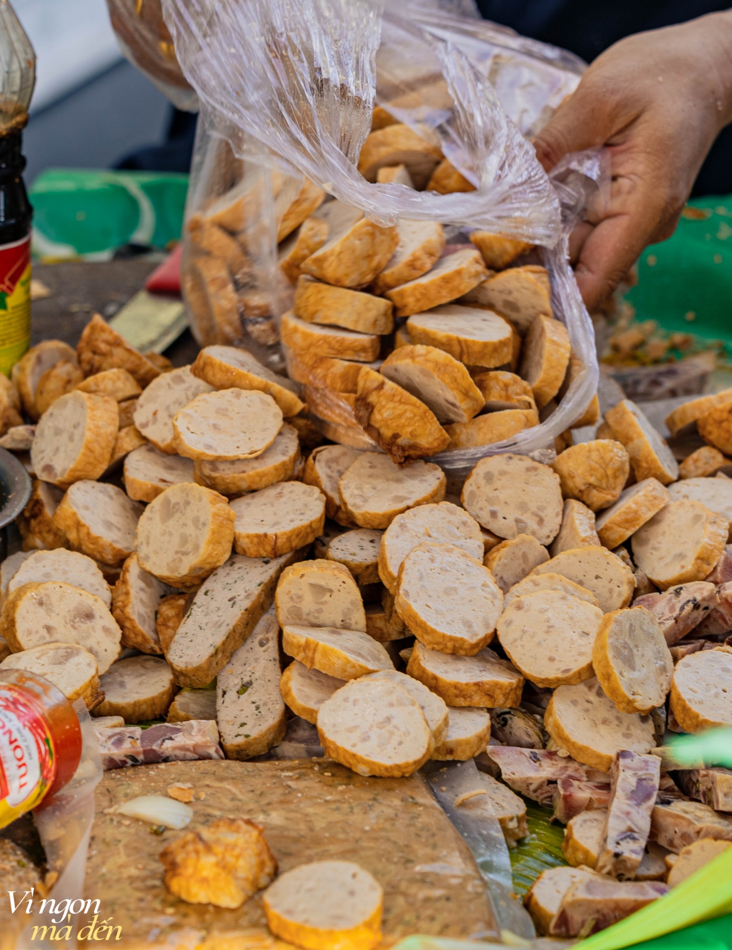 Tiệm bánh mì hơn 70 năm tuổi gắn liền với tuổi thơ của nhiều người Sài Gòn: Từng xác lập Kỷ lục Việt Nam, mỗi sáng nhẹ nhàng bán 500 ổ- Ảnh 9.