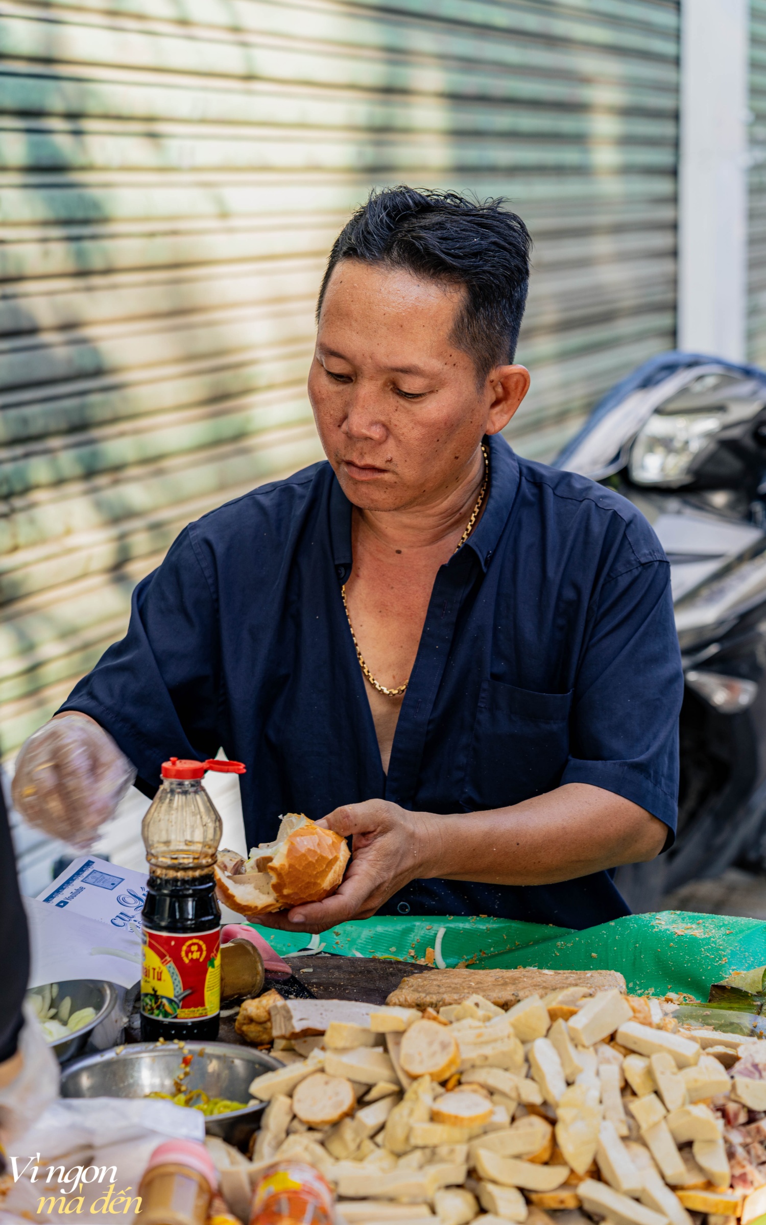 Tiệm bánh mì hơn 70 năm tuổi gắn liền với tuổi thơ của nhiều người Sài Gòn: Từng xác lập Kỷ lục Việt Nam, mỗi sáng nhẹ nhàng bán 500 ổ- Ảnh 4.